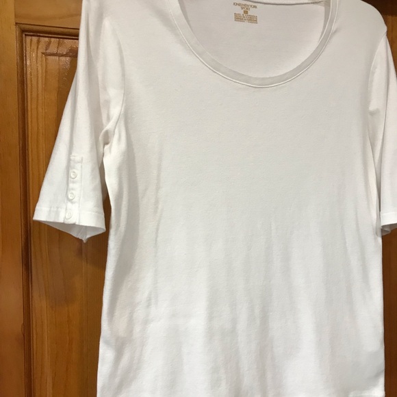 Jones New York Sport White Crew Neck Blouse w/ 3 Buttons on the Sleeve
Ladies - Picture 10 of 16